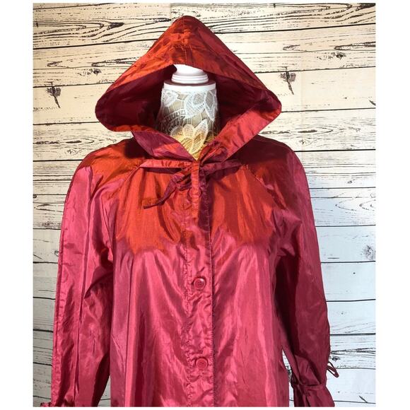 1990s Messages Red Iridescent Hooded Taffeta Belted Coat Made in Hong Kong M - Picture 3 of 13
